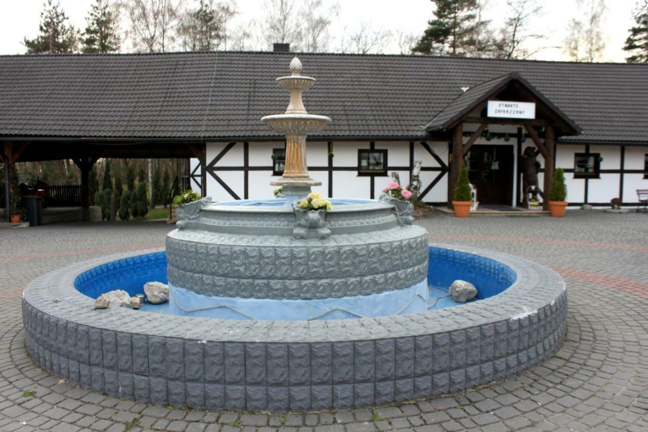 Park Lesny 'U Kaczyny' Hotell Rogow Exteriör bild