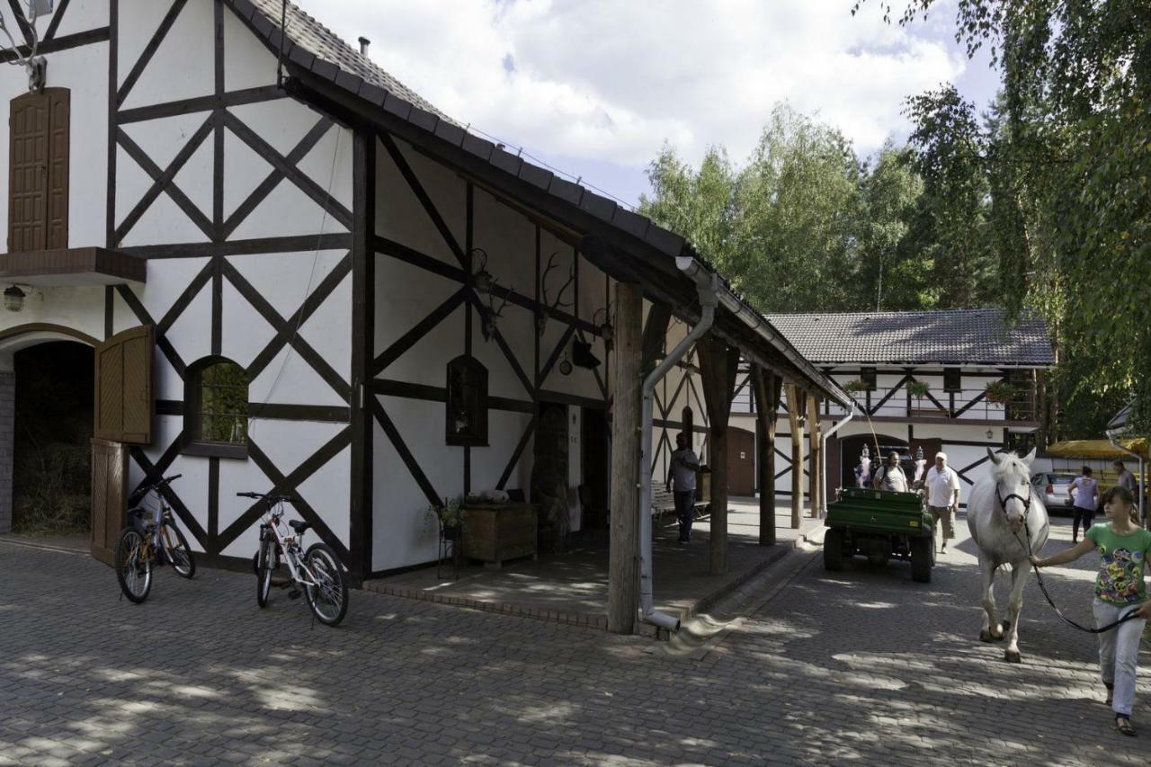 Park Lesny 'U Kaczyny' Hotell Rogow Exteriör bild