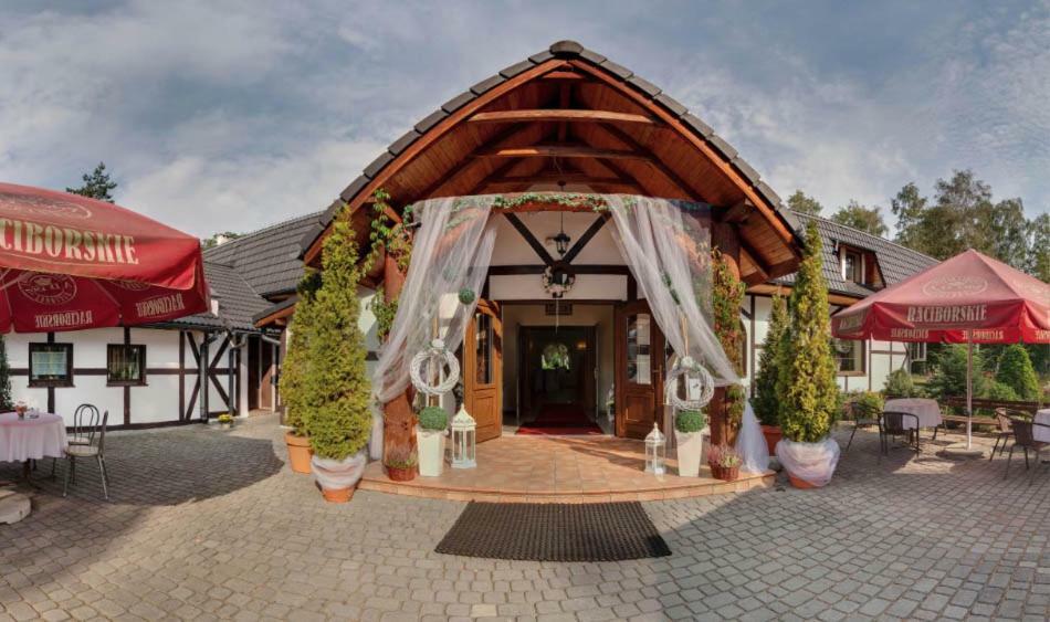 Park Lesny 'U Kaczyny' Hotell Rogow Exteriör bild