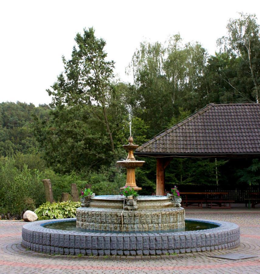 Park Lesny 'U Kaczyny' Hotell Rogow Exteriör bild