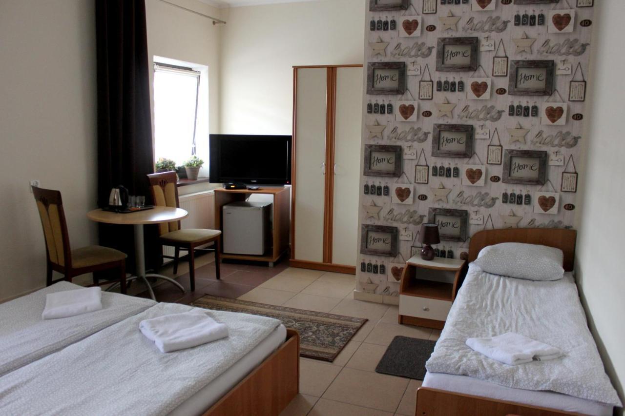 Park Lesny 'U Kaczyny' Hotell Rogow Exteriör bild